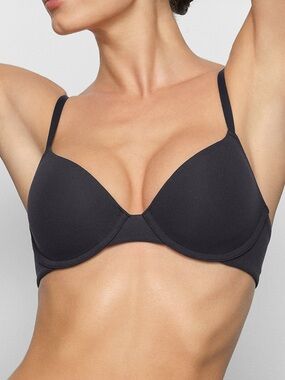 SKIMS Fits Everybody T-Shirt Bra Black Like New